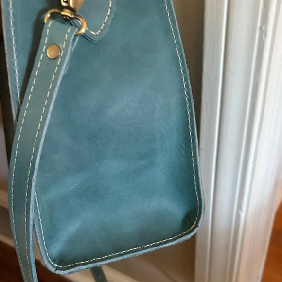 Portland Leather Teal Tote Bag - Picture 5 of 7